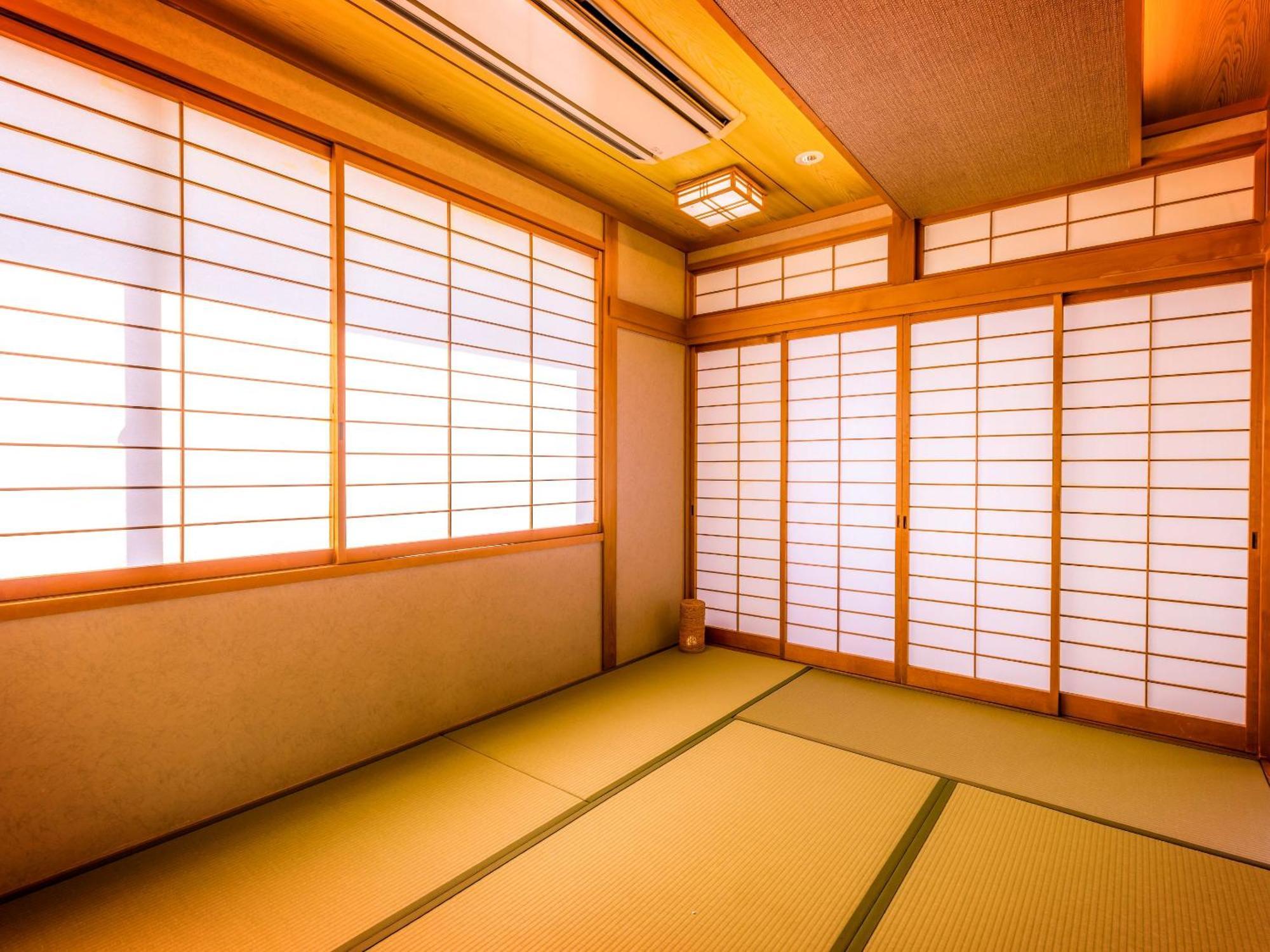 Отель Ooedo Onsen Monogatari Shima Saichoraku Номер фото